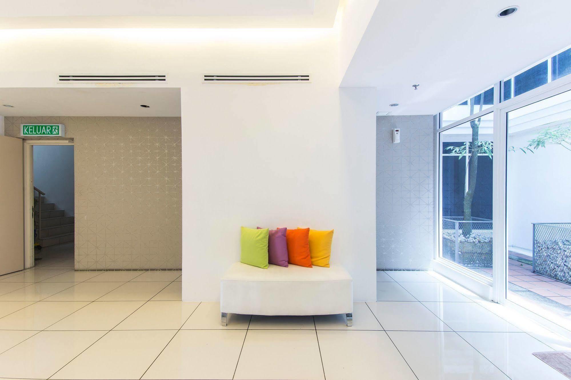 Zen Rooms Macallum George Town Esterno foto