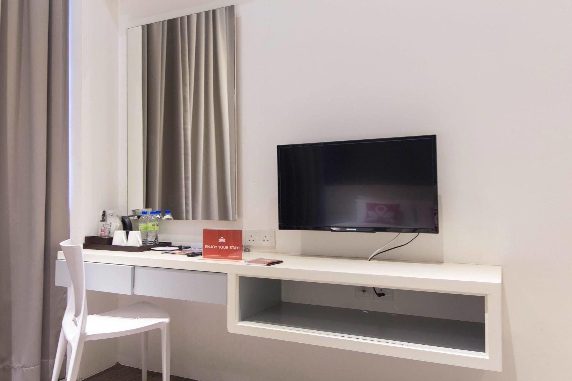 Zen Rooms Macallum George Town Esterno foto