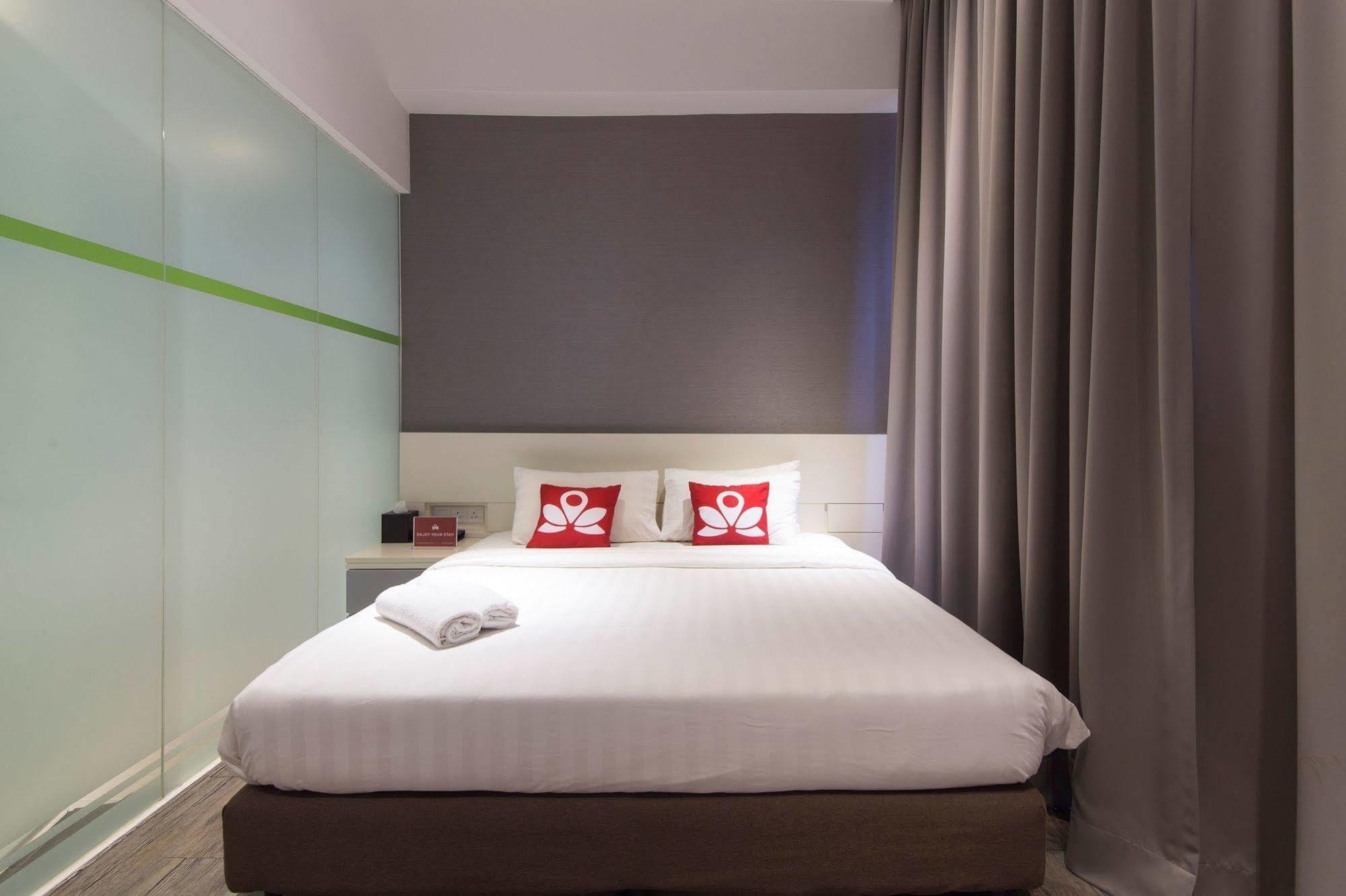 Zen Rooms Macallum George Town Esterno foto