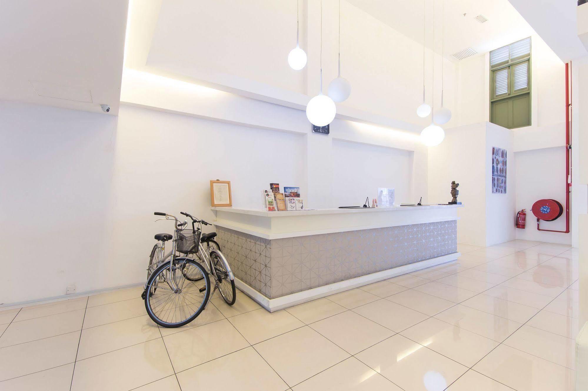 Zen Rooms Macallum George Town Esterno foto