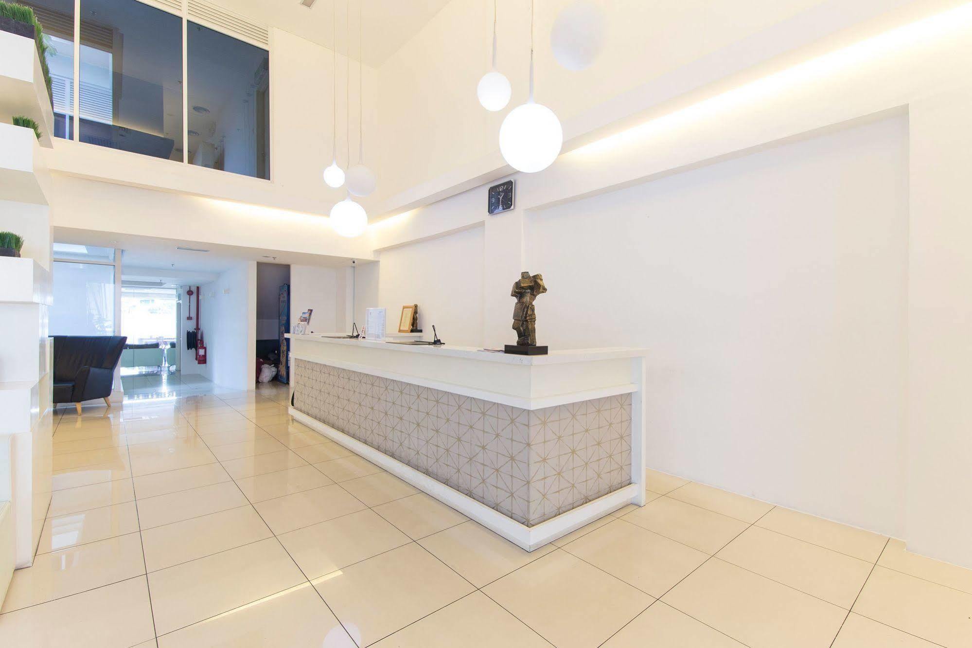 Zen Rooms Macallum George Town Esterno foto