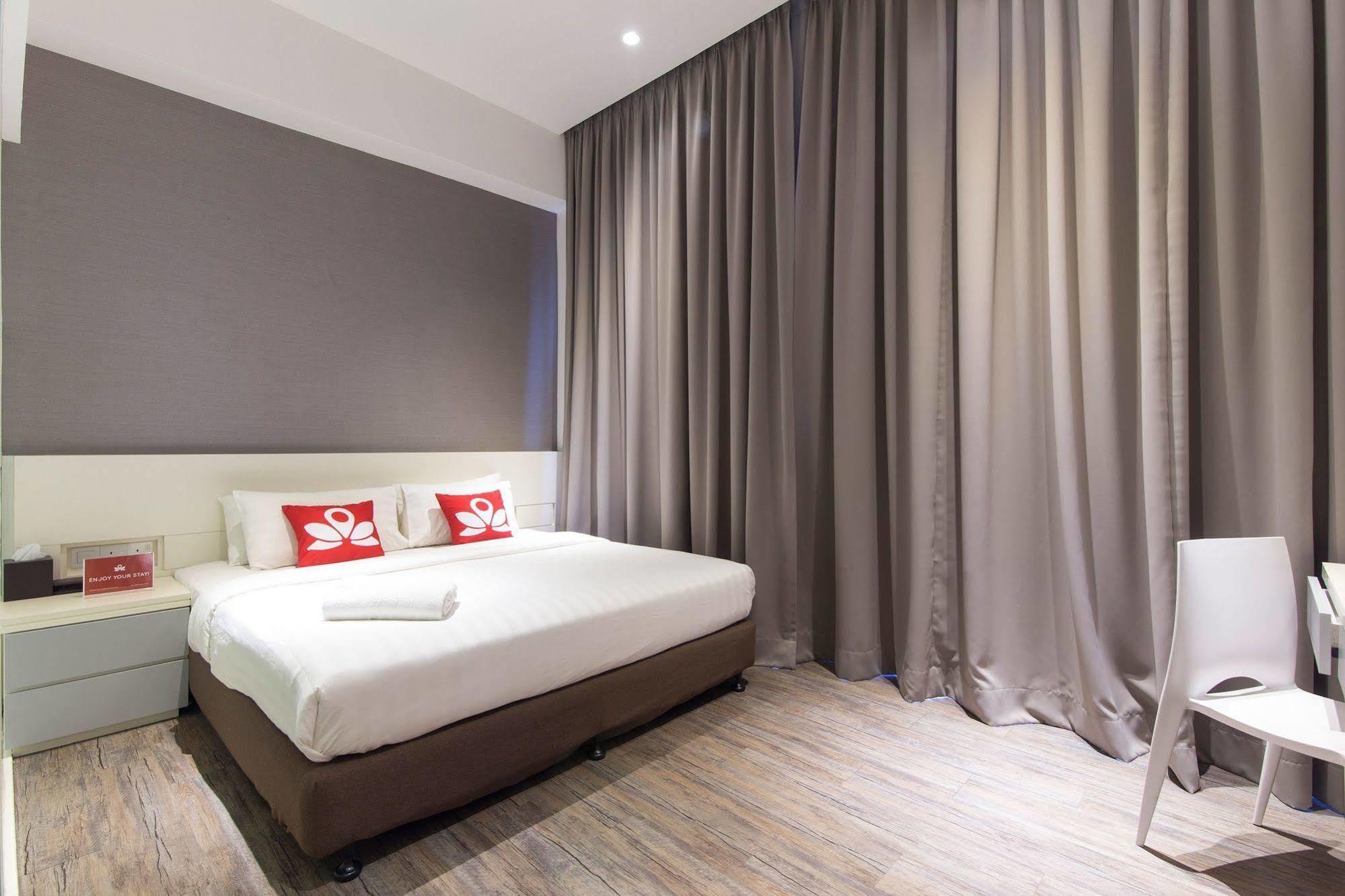 Zen Rooms Macallum George Town Esterno foto