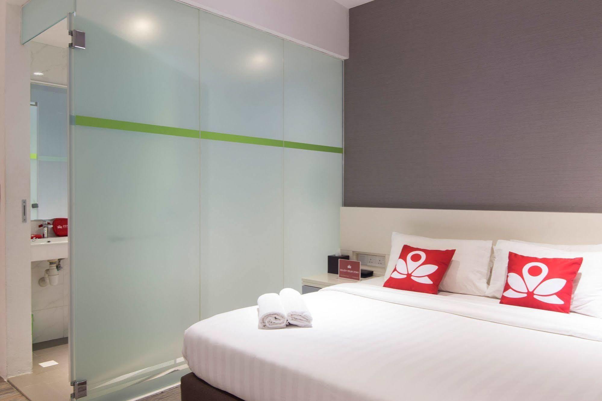 Zen Rooms Macallum George Town Esterno foto
