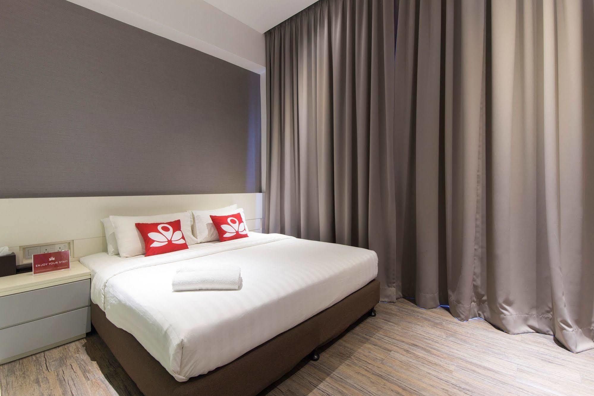 Zen Rooms Macallum George Town Esterno foto