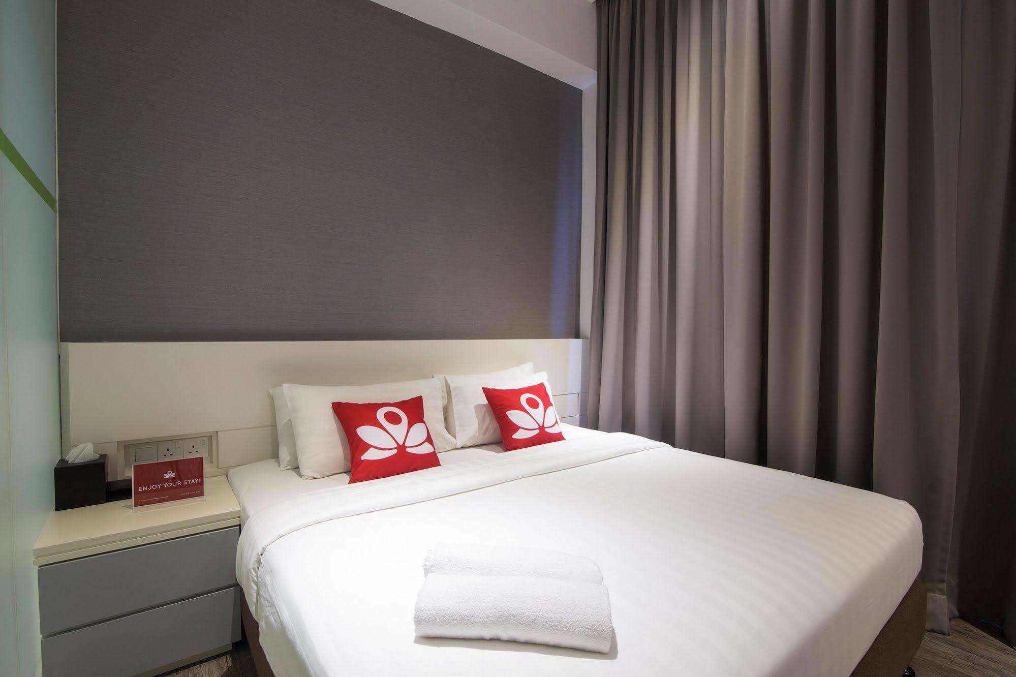 Zen Rooms Macallum George Town Esterno foto